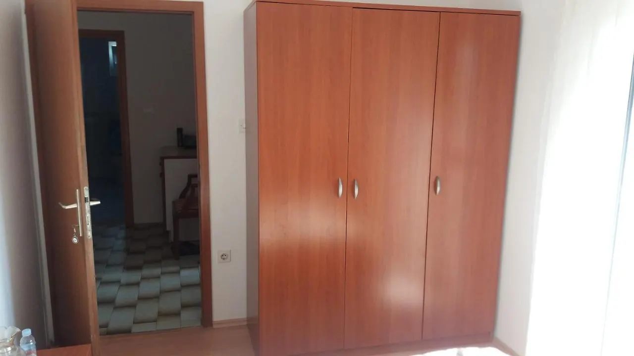 Apartmani Stojan Povljana 0*,